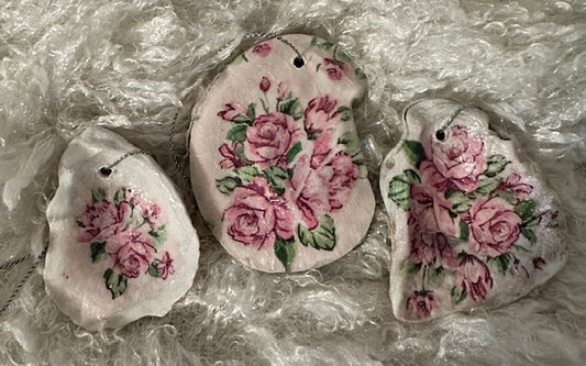 Set of 3 Oyster Shell Ornaments with Pink Flowers – Handcrafted, Glossy Finish, Customizable & Gift-Ready